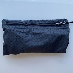 Lululemon wet/dry foldable pouch
